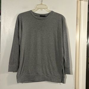 M gray long sleeve tee